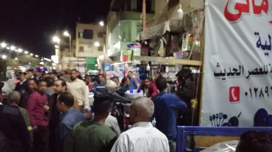حملة امنية مكبرة بالأقصر لتنفيذ قرار اغلاق المحال التجارية