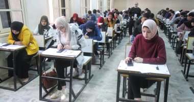 الامتحانات بالجامعات الامتحانات بالجامعات