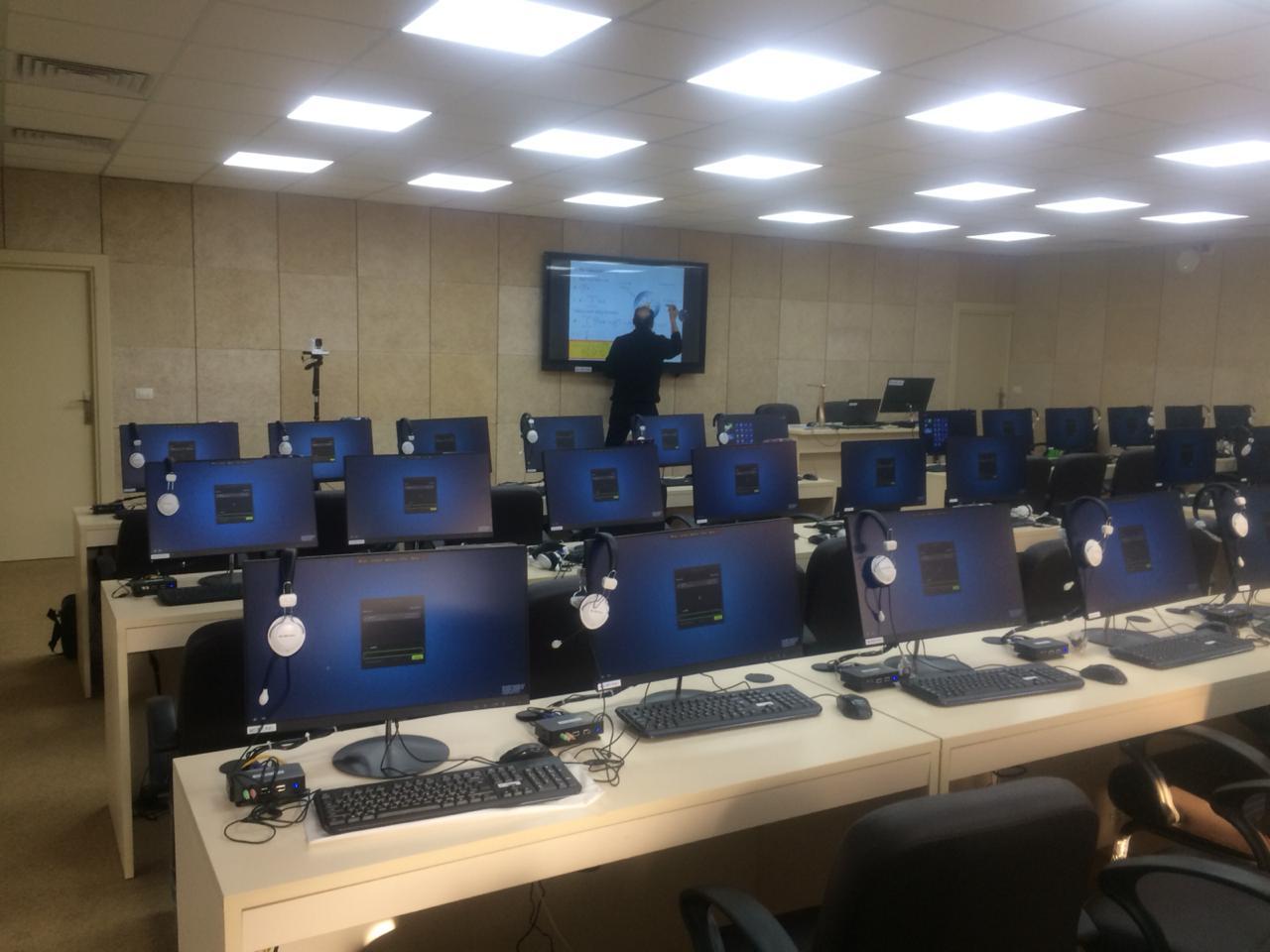مشروع الفصل الذكي بجامعة عين شمس يساهم في تجاوز أزمة تعليق ا