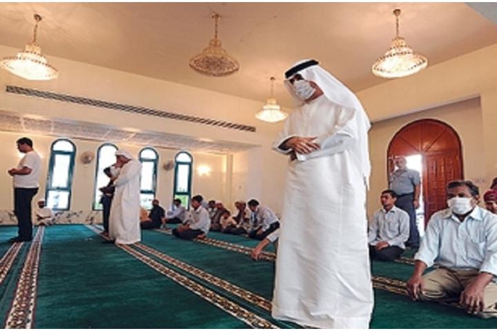 حكم الصلاة بالكمامة خوفًا من كورونا.. البحوث الإسلامية يجيب 