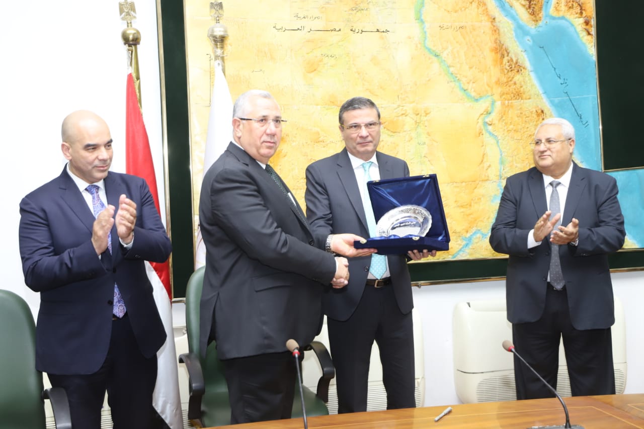 وزير الزراعة السيد القصير 