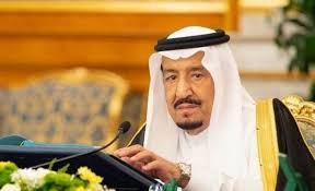 العاهل السعودي يتخذ قرارات حاسمة لاحتواء فيروس كورونا