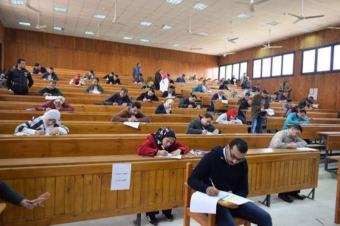 امتحانات الطلاب 