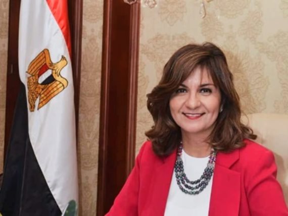 السفيرة نبيلة مكرم وزيرة الهجرة