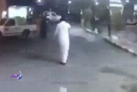 القبض على وافد يبصق في مركز تجاري