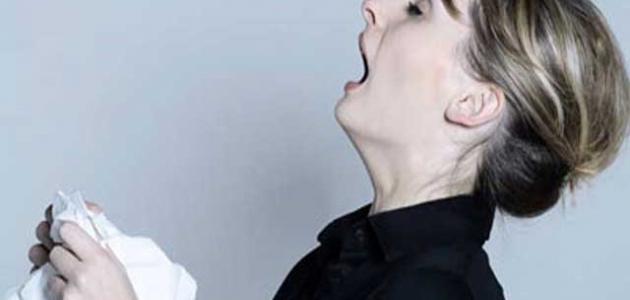 بريطانية تهدد ضابط بكورونا بريطانية تهدد ضابط بكورونا