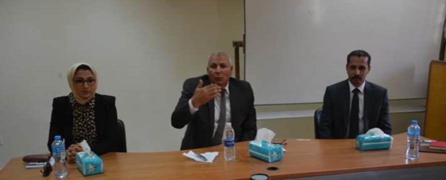 لقاء محافظ الوادي الجديد بفرق المنظومة الطبية بالمحافظة