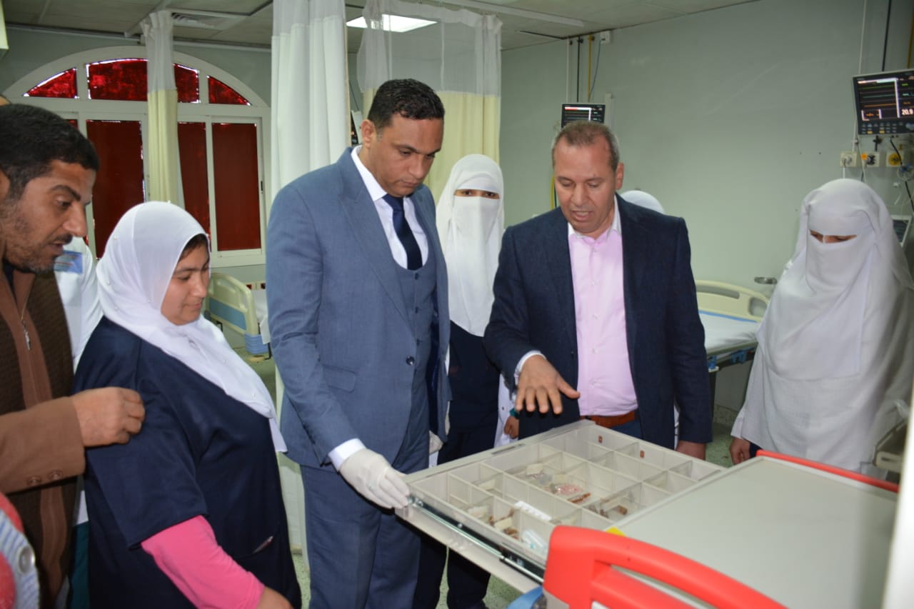 محافظ الدقهلية يتفقد مستشفى العزل