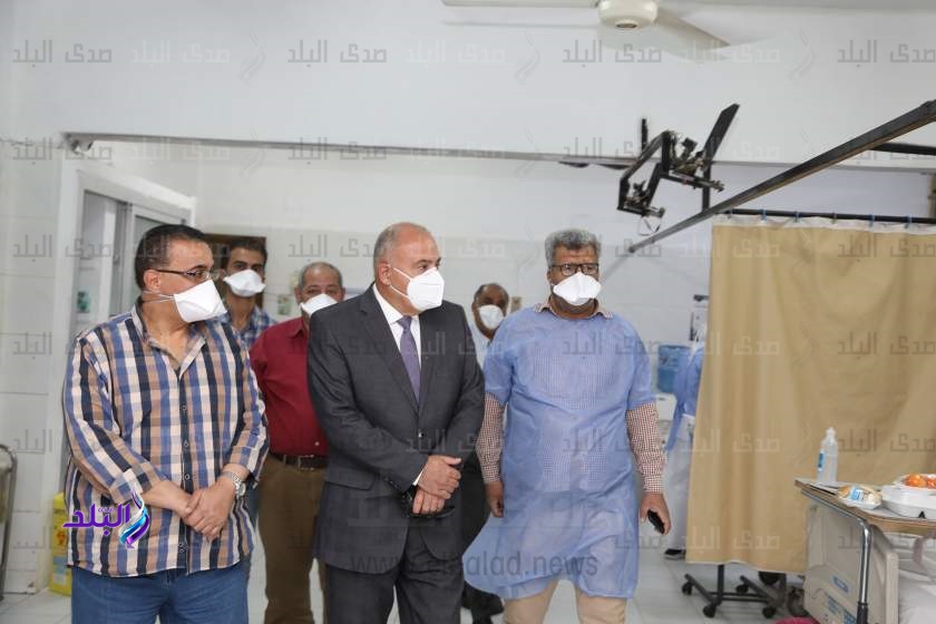 محافظ قنا يتابع مستوي الخدمة الطبية بالمستشفى العام