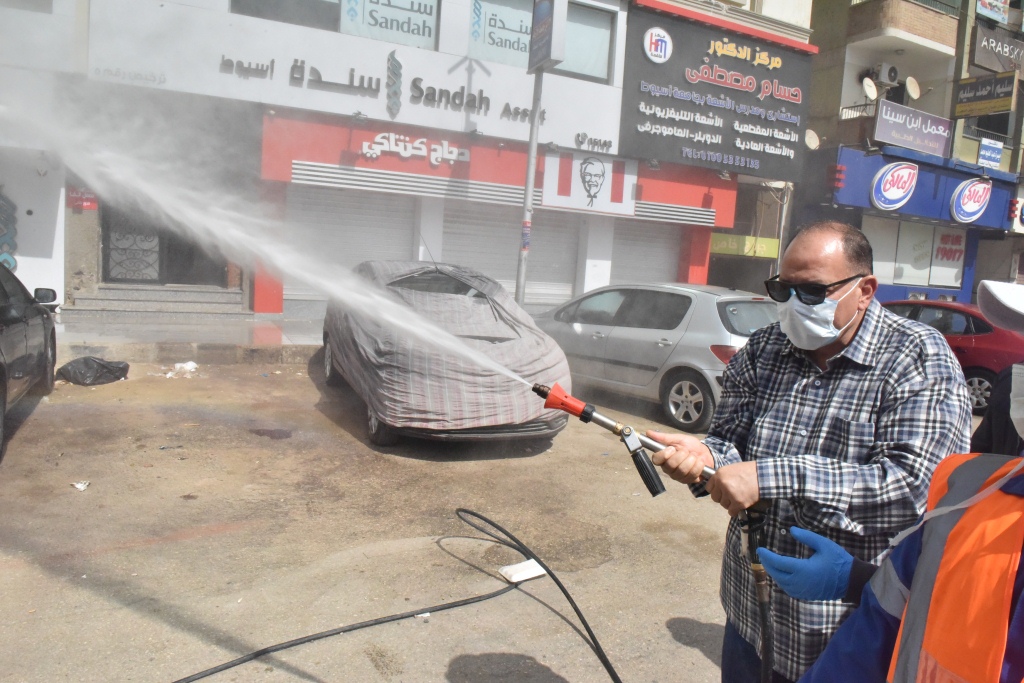 .محافظ أسيوط يقود حملة تطهير 