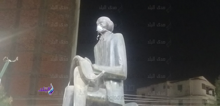  تمثال " القارئ الجالس "
