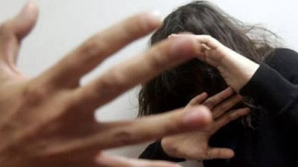 ضرب سيدة - أرشيفية 