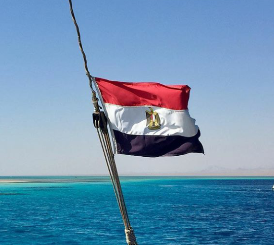 علم مصر يرفرف