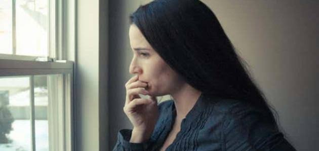 امي تقطعاني بسبب مطالبتي بميراث أبي فماذا أفعل؟