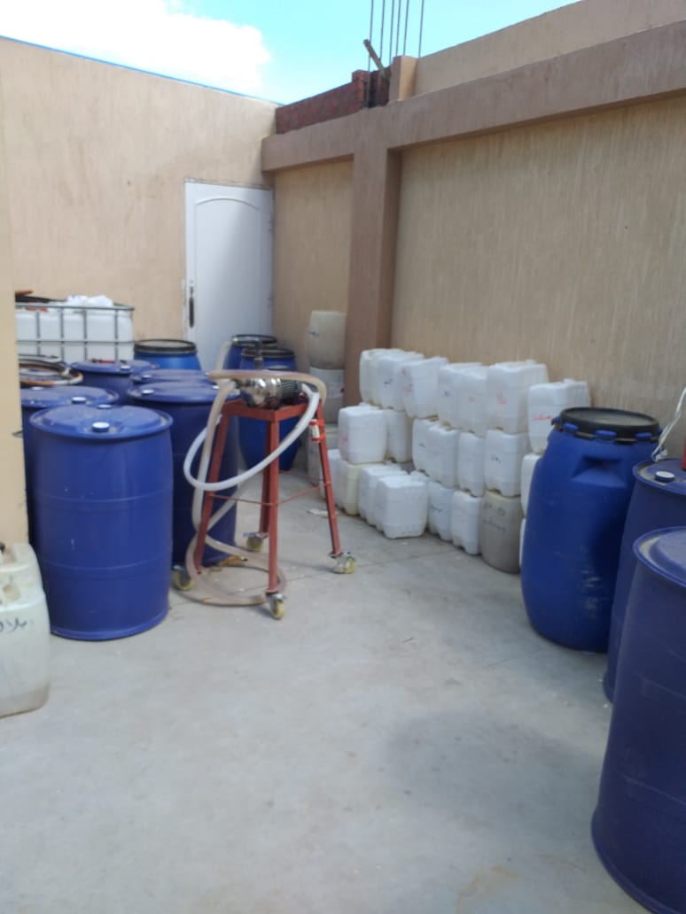 معمل غير مرخص للمنظفات غير المطابقة للمواصفات