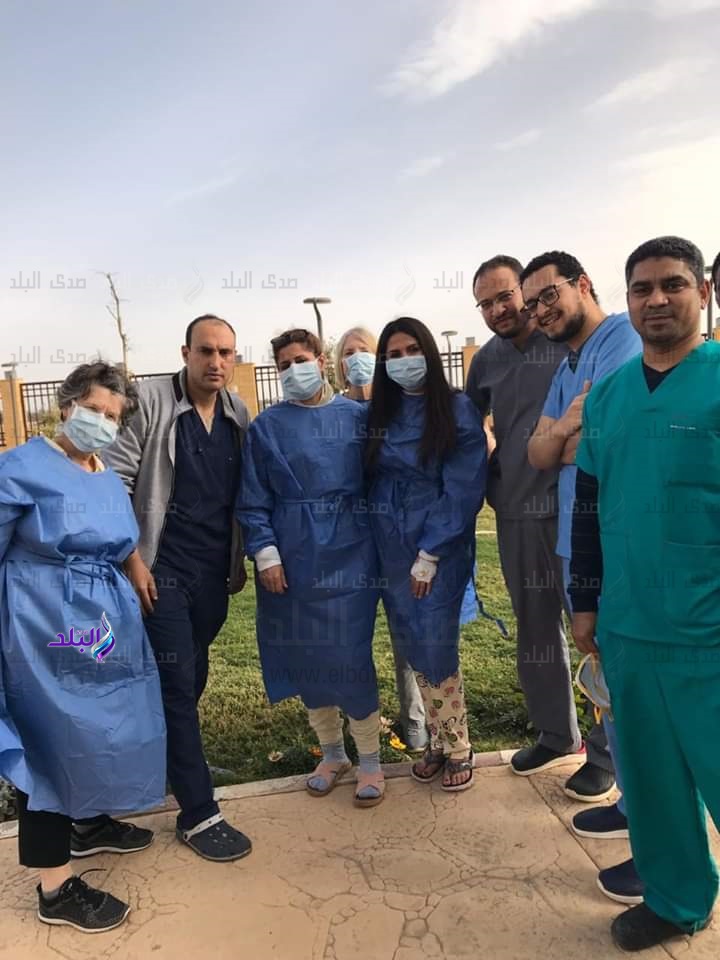خروج سيدة روسية من الحجر الصحي في الأقصر