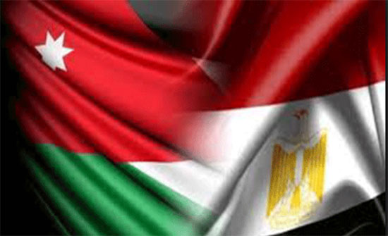 مصريون يساعدون الأسر المحتاجة في الأردن