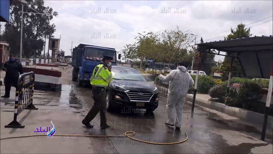 قياس حرارة المسافرين وتطهير الشوارع في كفر الشيخ