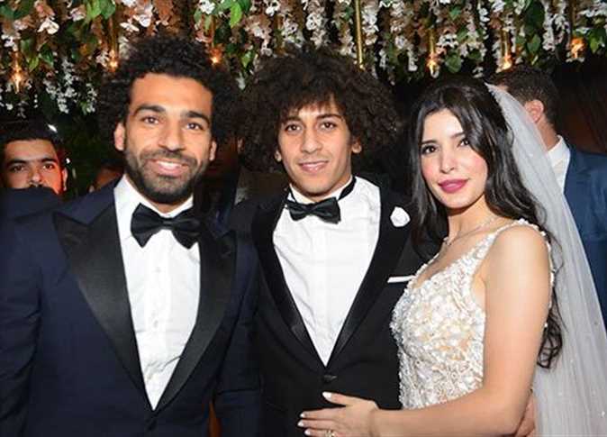 محمد صلاح مع حسين السيد وزوجته 