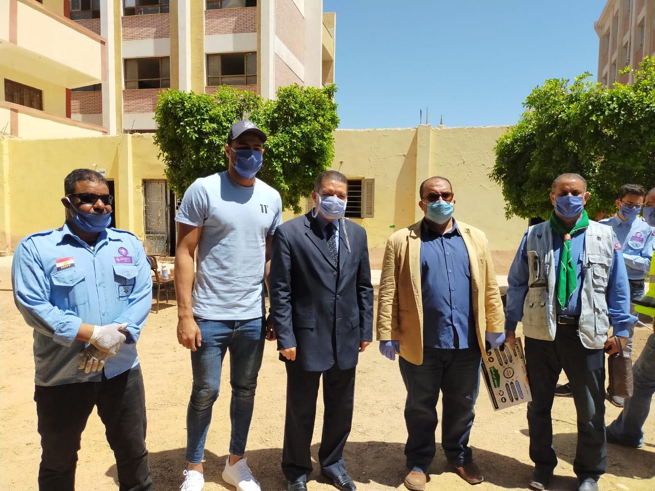 أبوجبل يشارك وزارة الشباب والرياضة في حملة التعقيم