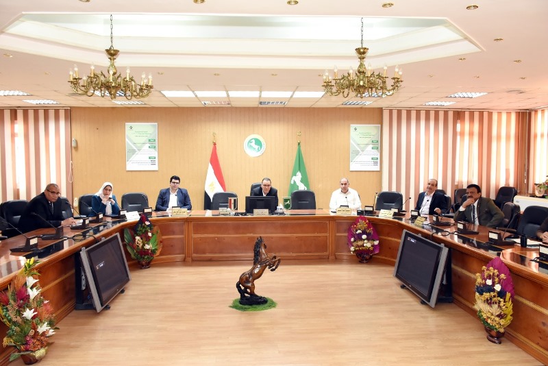 محافظ الشرقية: فرق طبية مدربة لفحص عمال المناطق الصناعية