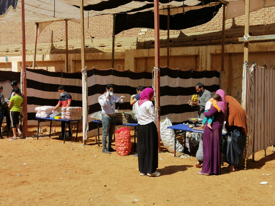 شوادر بيع السلع الغذائية في بني سويف