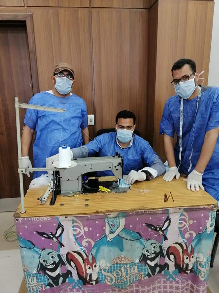  إنتاج الكمامات الطبية بمستشفى بدر الجامعى