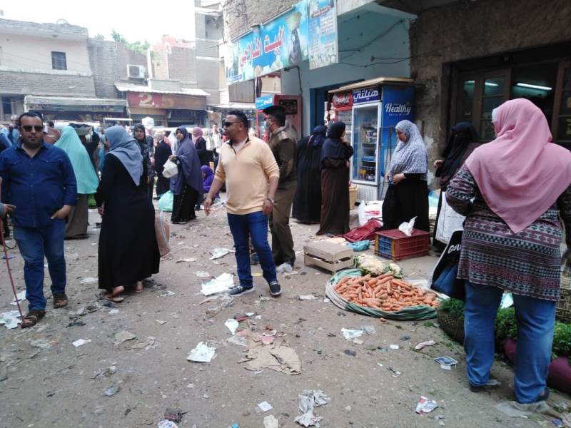 حملات لفض الأسواق المخالفة بقري ومراكز الشرقية
