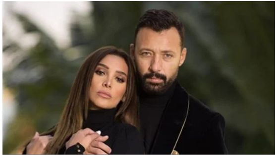 أحمد فهمى و زوجته