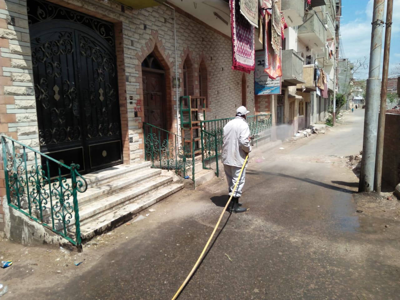 حملة مستقبل وطن لرش وتعقيم الشوارع في دمنهور 