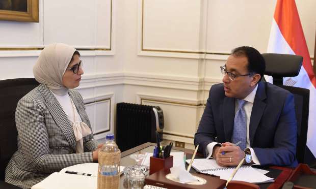 رئيس الوزراء ووزير الصحة