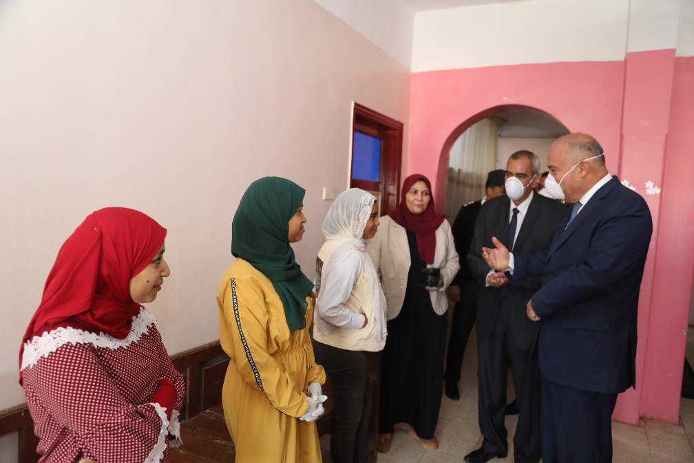 .محافظ قنا يزور عدد من دور رعاية الأيتام
