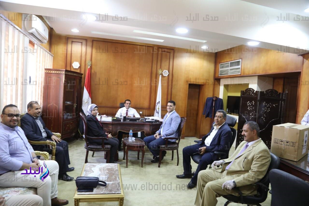 محافظة قنا تتسلم أدوات مكافحة عدوي وتعقيم للوحدات المحلية