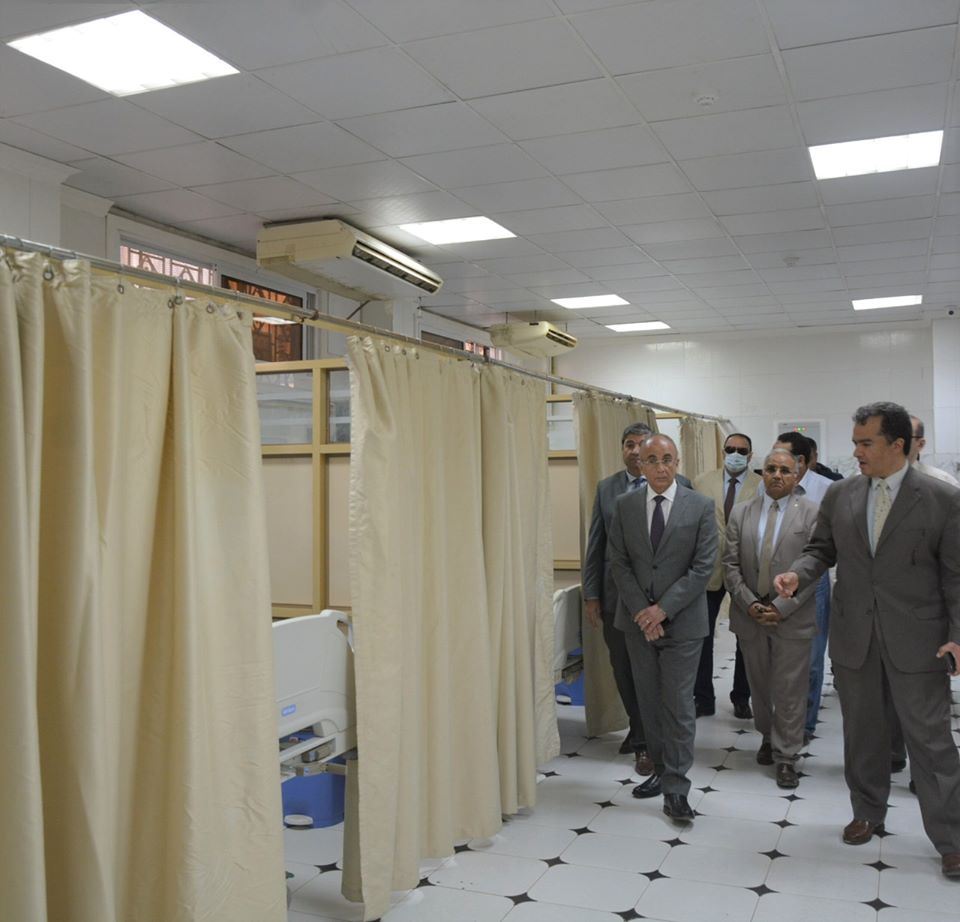 رئيس جامعة الزقازيق يتفقد استعدادات المستشفيات الجامعية 