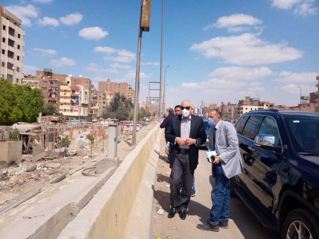 محافظ الجيزة يقود حملة لازالة البناء المخالف 