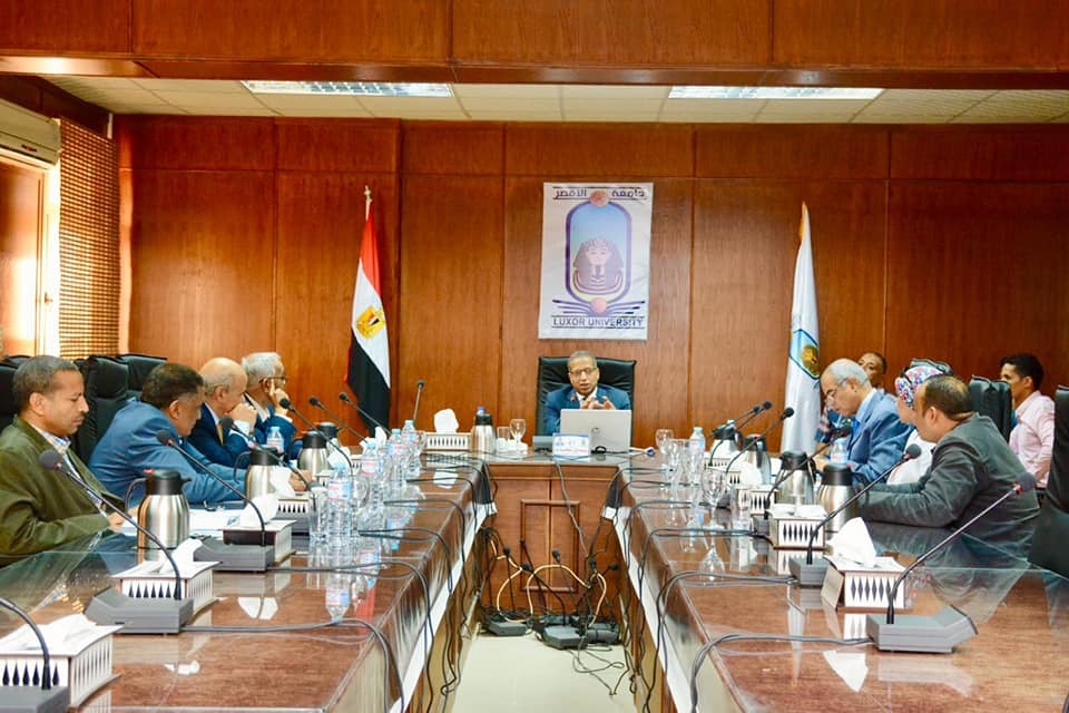 مجلس جامعة الأقصر يقرر التبرع بـ 25% من الرواتب لـ العمالة ا