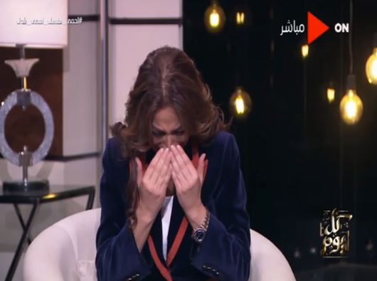 بسمة وهبة تبكي على الهواء أثناء سماعها الدعاء
