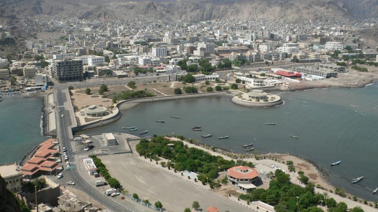 كورونا يتفشي وإغلاق كامل للعاصمة اليمنية المؤقتة عدن