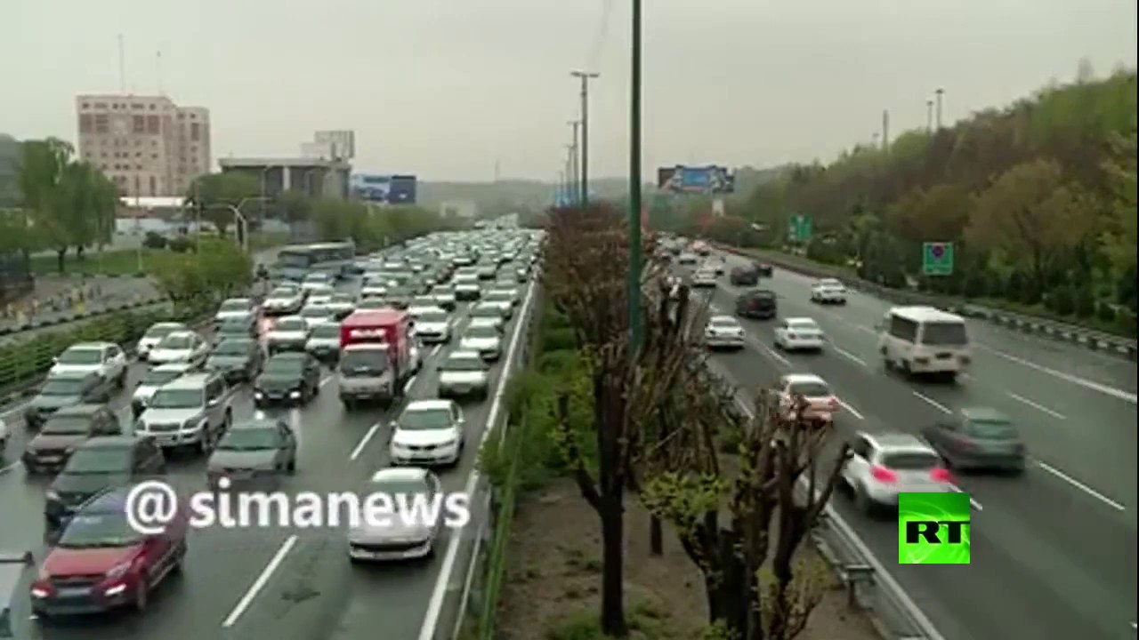 سيل جارف من السيارات في شوارع طهران