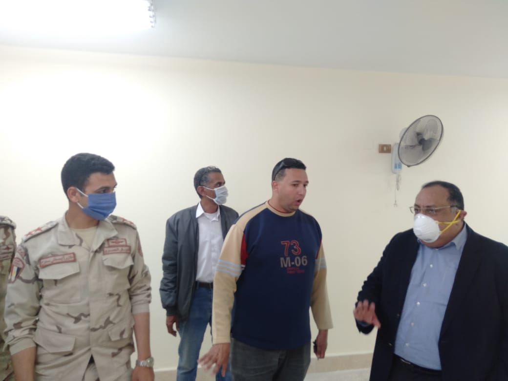 رئيس جامعة حلوان يتفقد مباني المدن الجامعية المخصصة للعزل