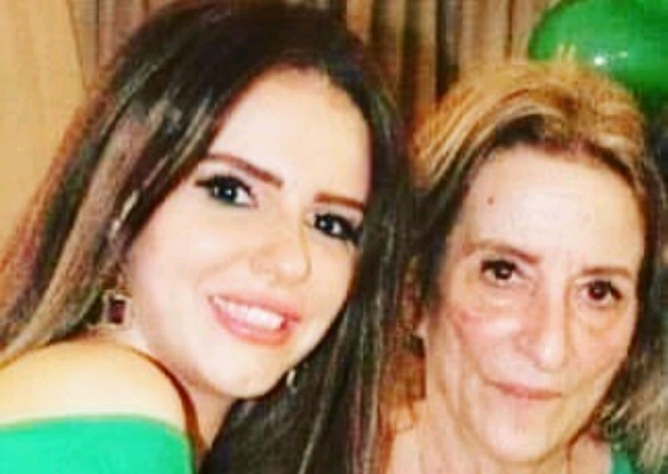 دنيا عبد العزيز ووالدتها