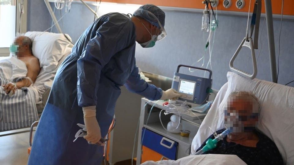 سلطنة عمان تعلن ارتفاعًا كبيرًا في أعداد إصابات فيروس كورونا