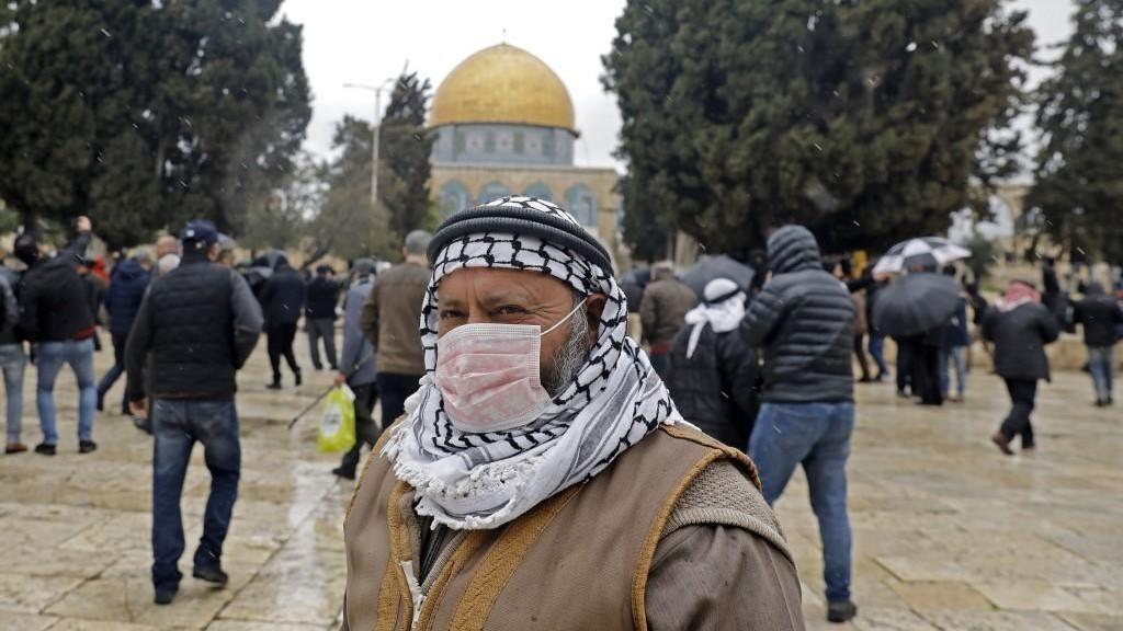معاناة الفلسطينيين بين كورونا والإحتلال