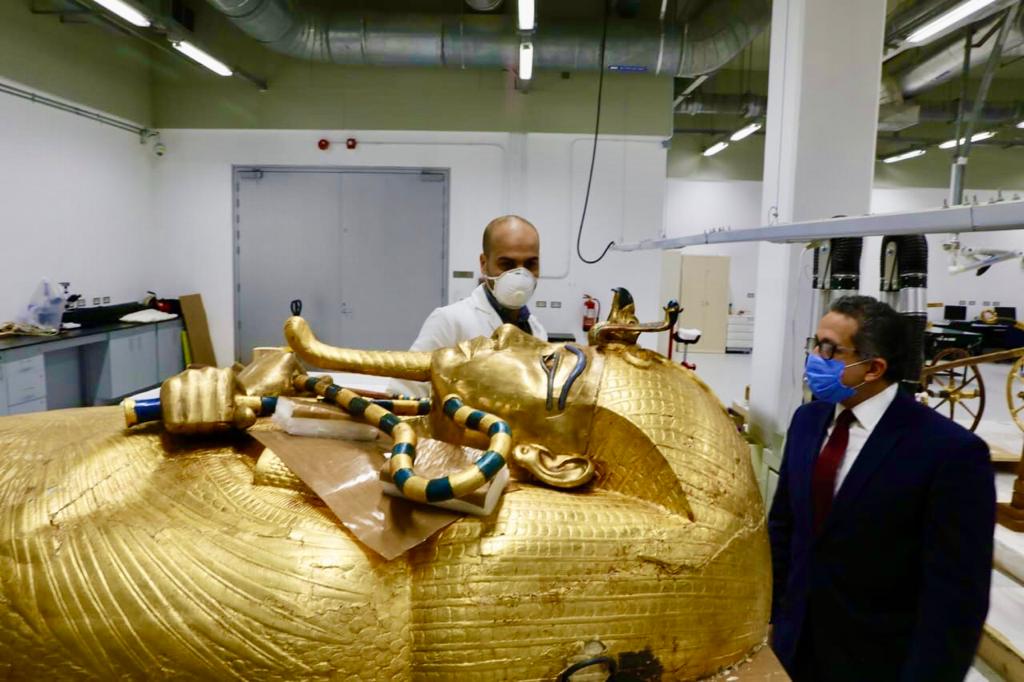 وزير السياحة و الاثار 