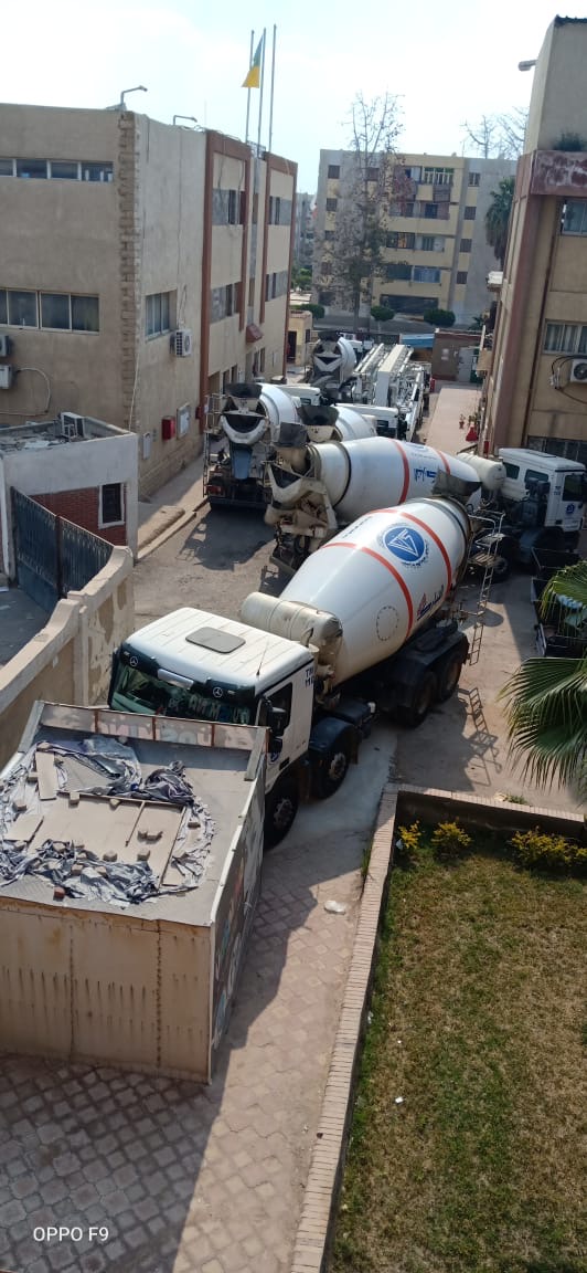 جزء من المعدات المستخدمة فى البناء المخالف بالشروق جزء من المعدات المستخدمة فى البناء المخالف بالشروق