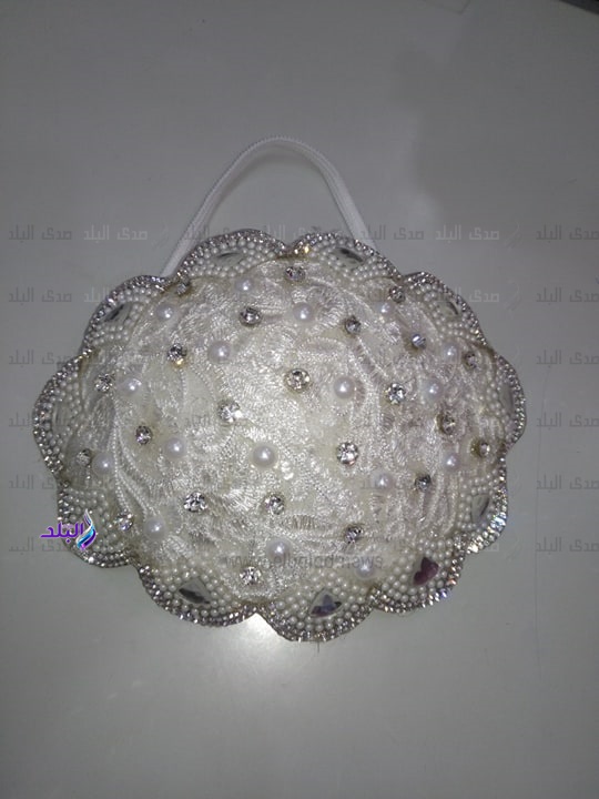 الكمامة المطرزة