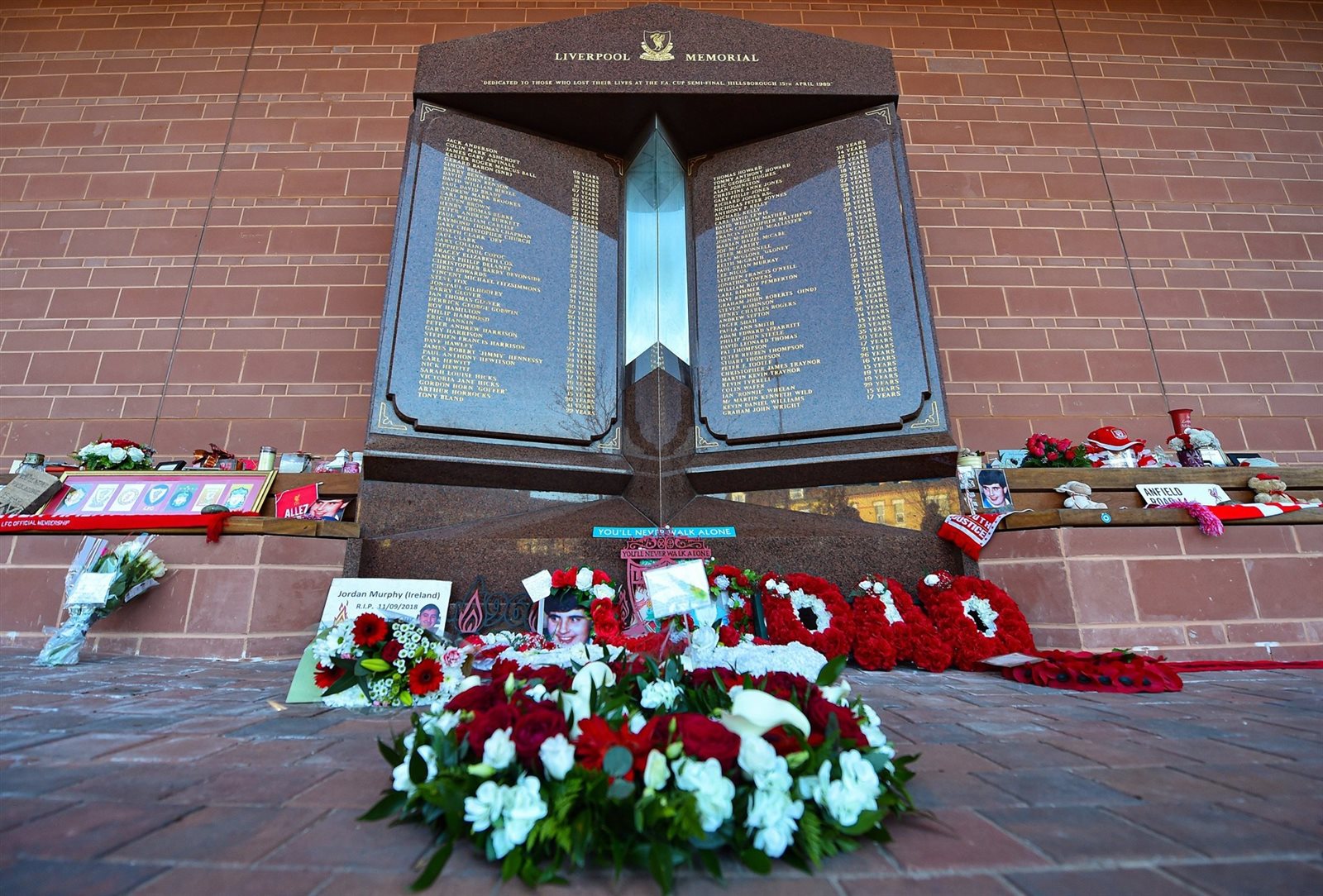 ليفربول يحيي ذكرى كارثة هيلزبرة