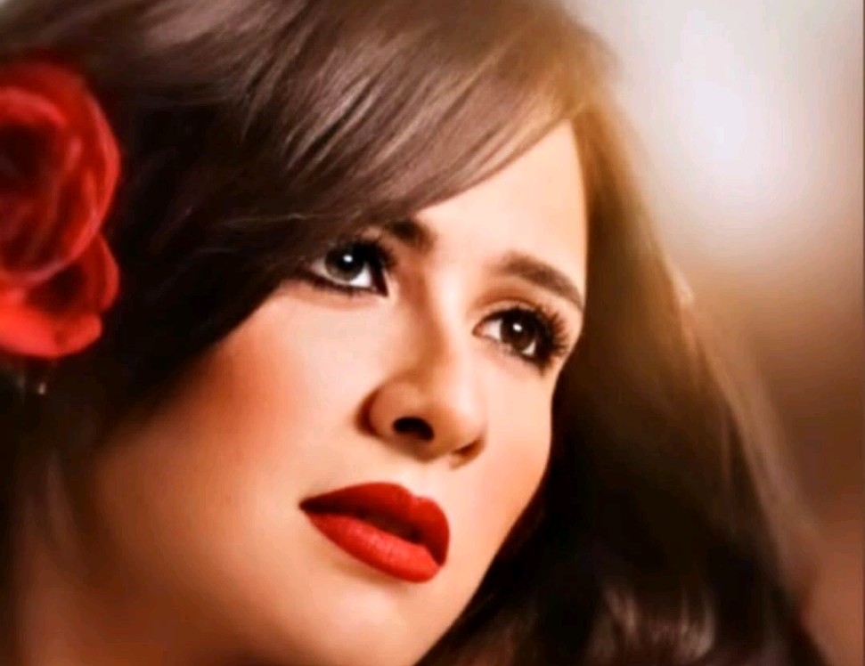 ياسمين عبد العزيز