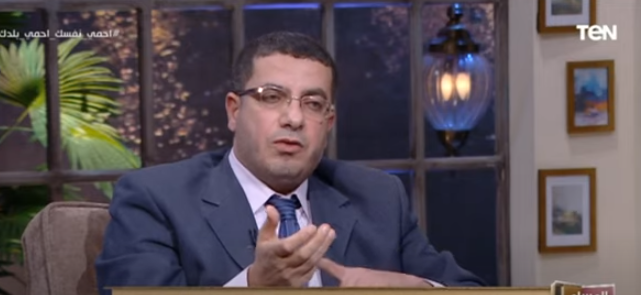  صبرى أبو حسين، أستاذ ورئيس قسم الأدب بجامعة الازهر