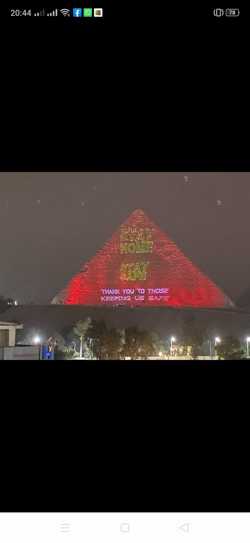 الأهرامات تضيء تحذيرا من خطر كورونا